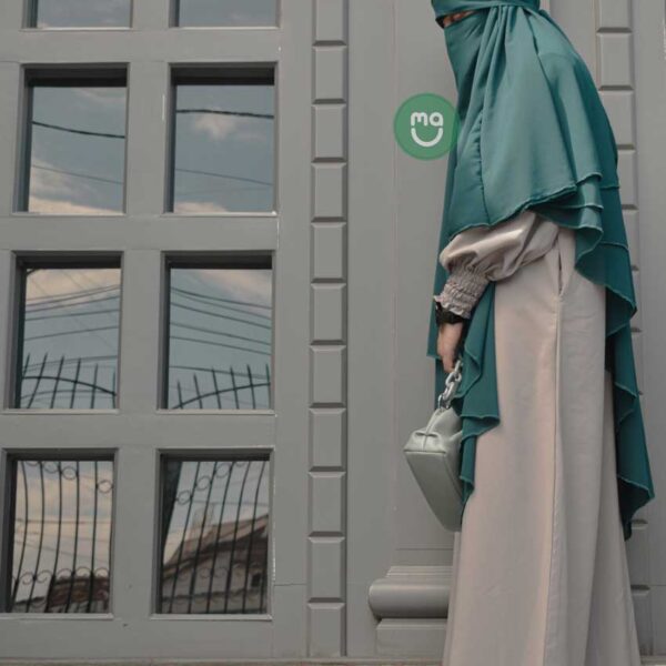 TEAL GREEN-EXTRA LONG TRIANGLE DIAMOND KHIMAR IN FIRDOUS FABRIC - Three Layered