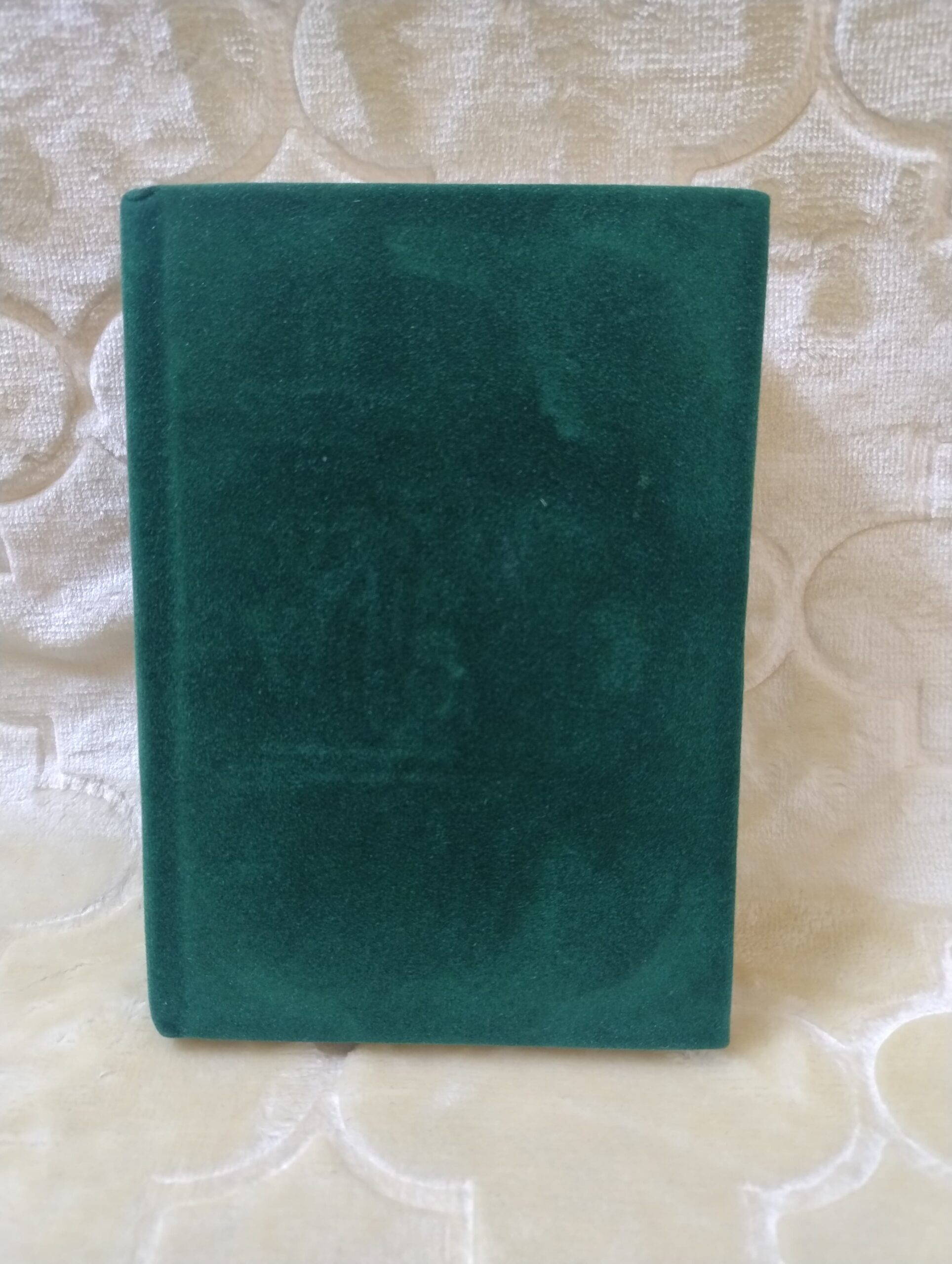 Elegant Customizable Quran with Velvet Covers and Gold Accents - Image 11