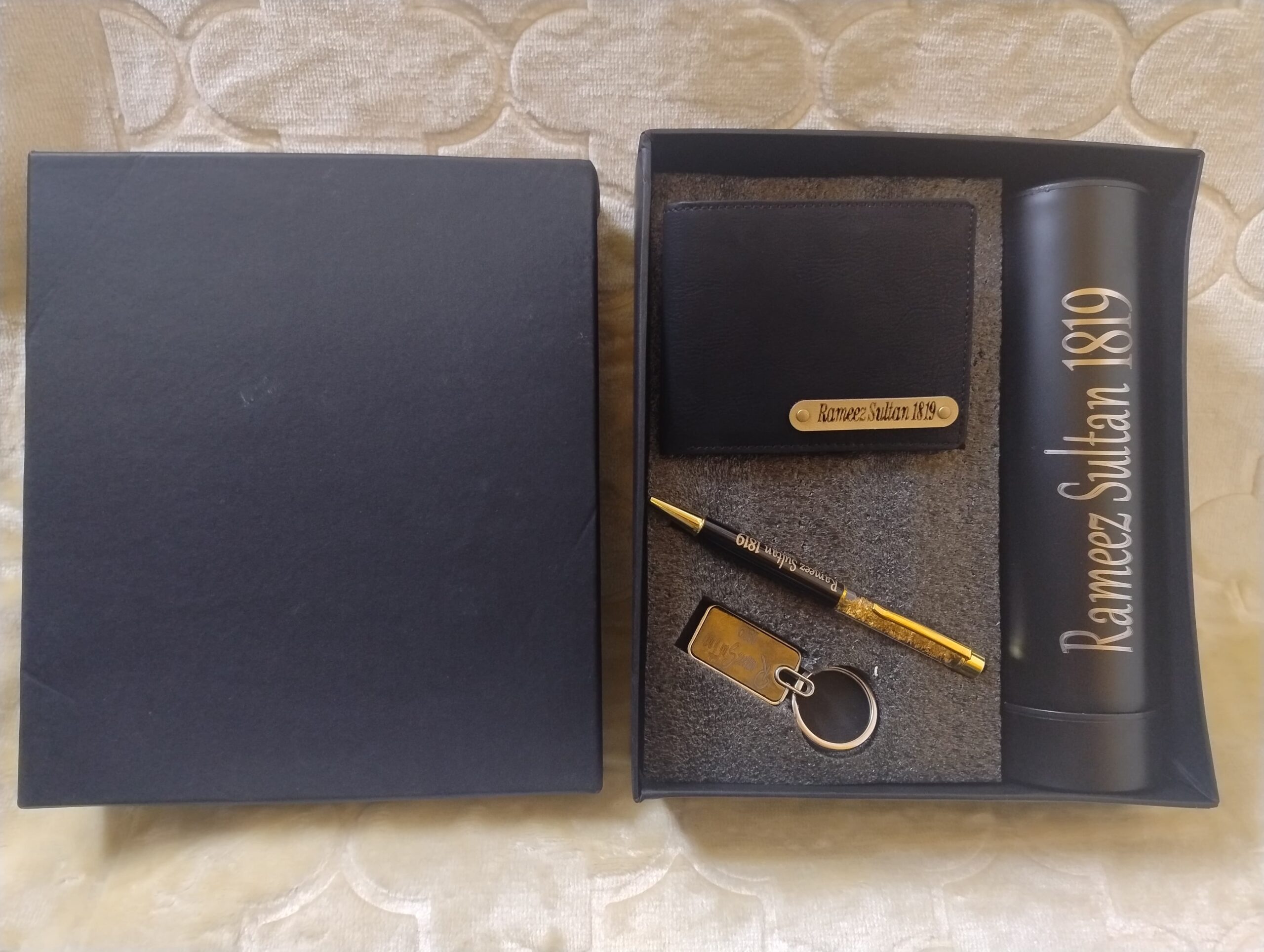 Customizable Premium Gift Set with Personalized Pen, Wallet, Keychain, and Flask - Image 6